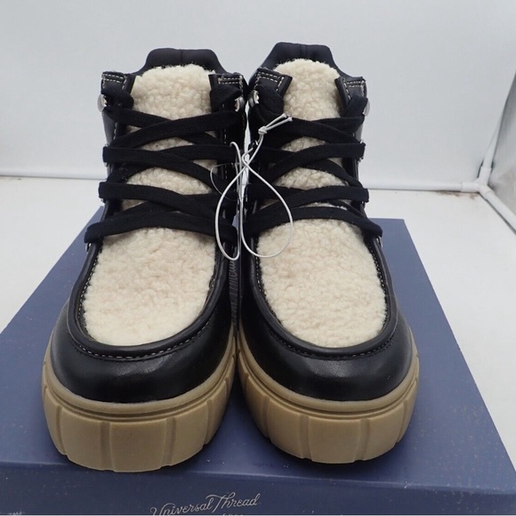 Women's Kimber Sherpa Tongue Boots Universal Thread - Picture 2 of 2